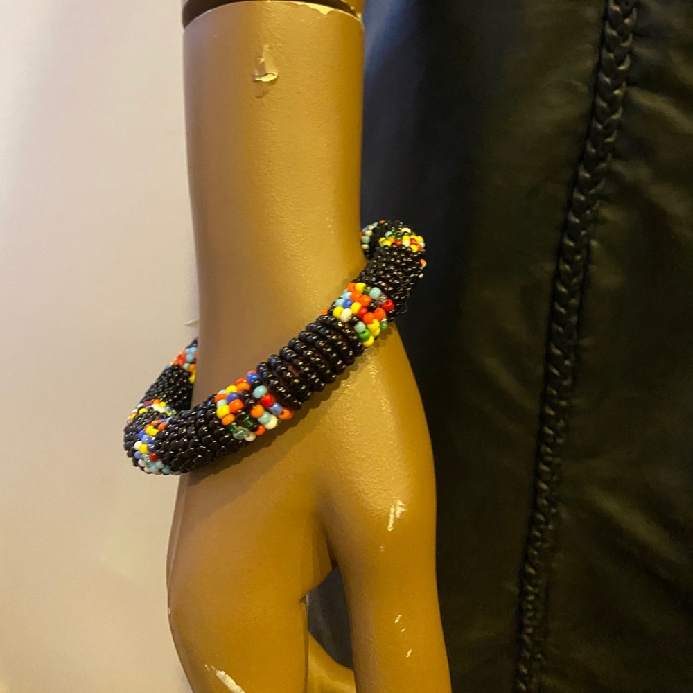 Trend 1 beads cuff